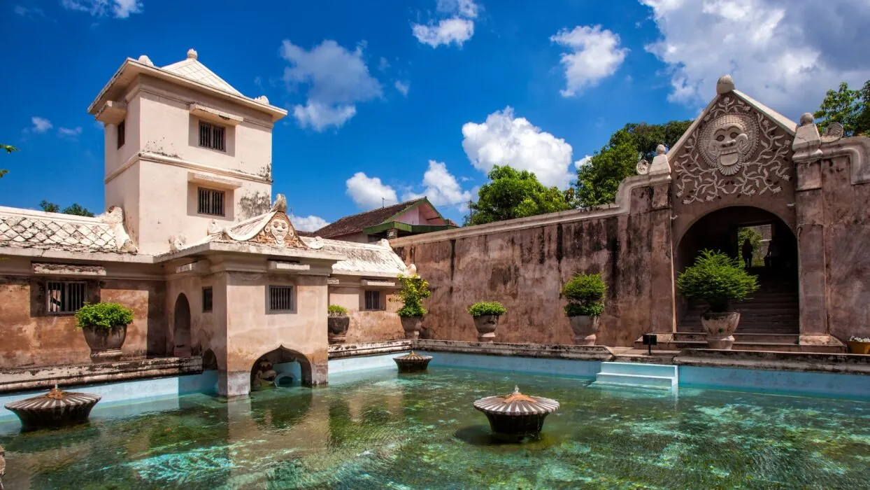 Pemandian Taman Sari dalam paket wisata Yogyakarta dari Surabaya